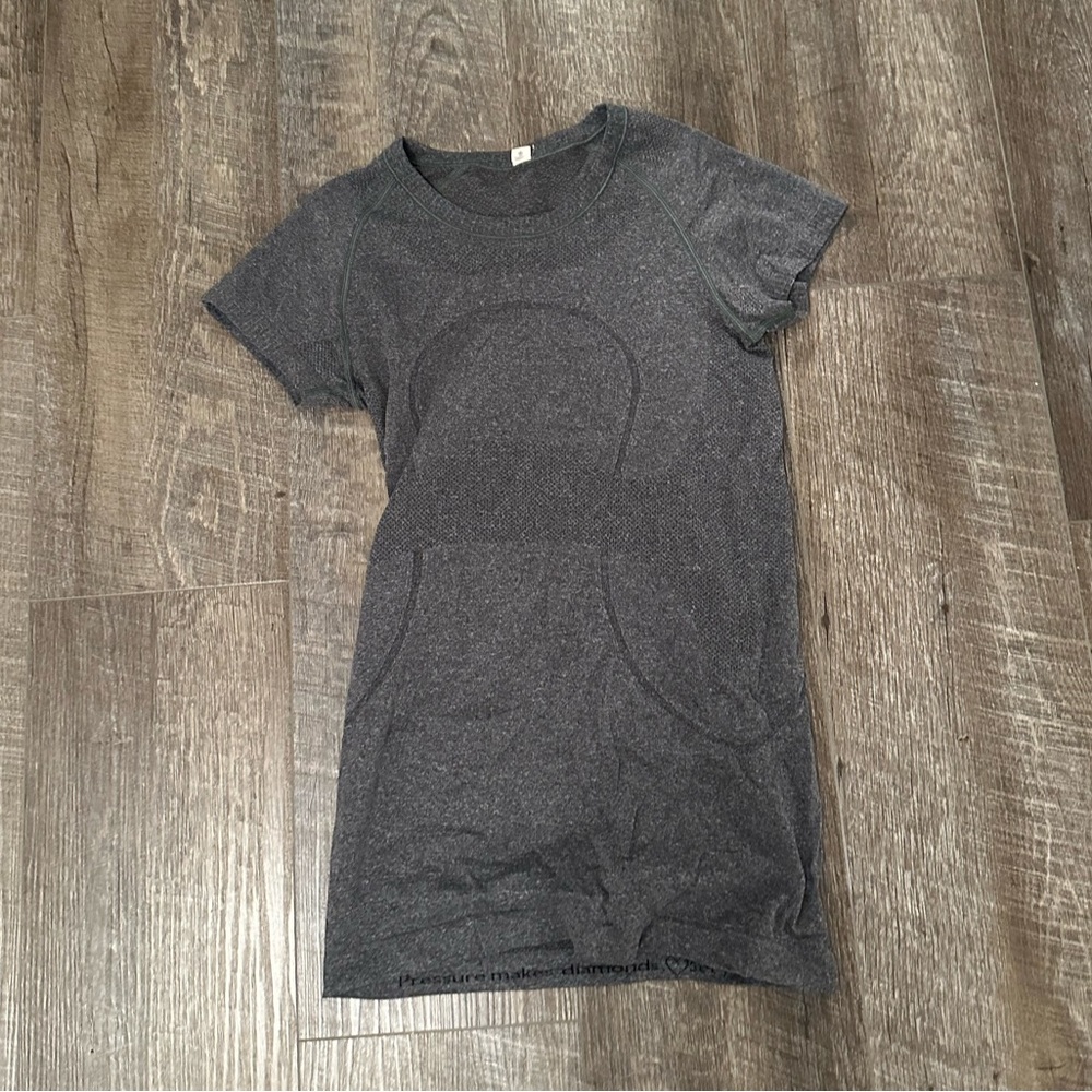 Lululemon Women’s Swiftly Tech Gray Short Sleeve Top